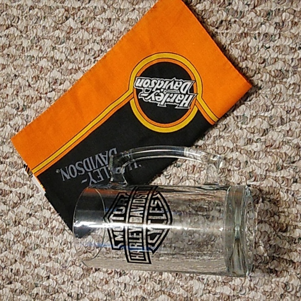 LIKE NEW Harley Davidson 32oz mug and handkerchief